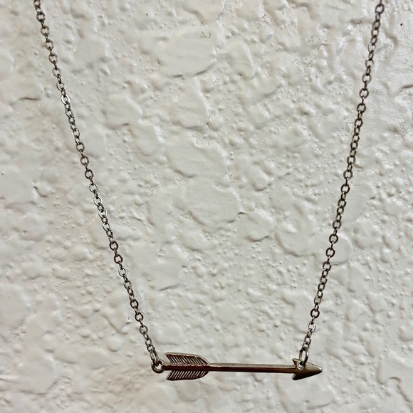 💘 Silver Arrow Necklace 💘 - Picture 3 of 7